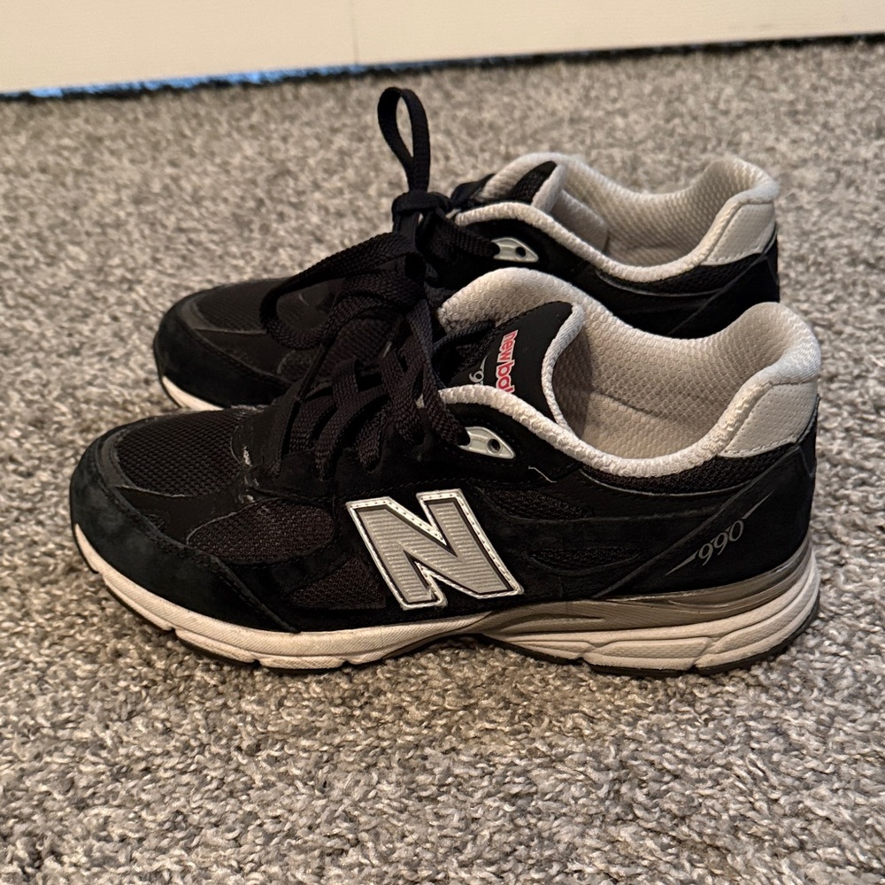 New Balance 990v3 Sneakers Size 5 (Boys)